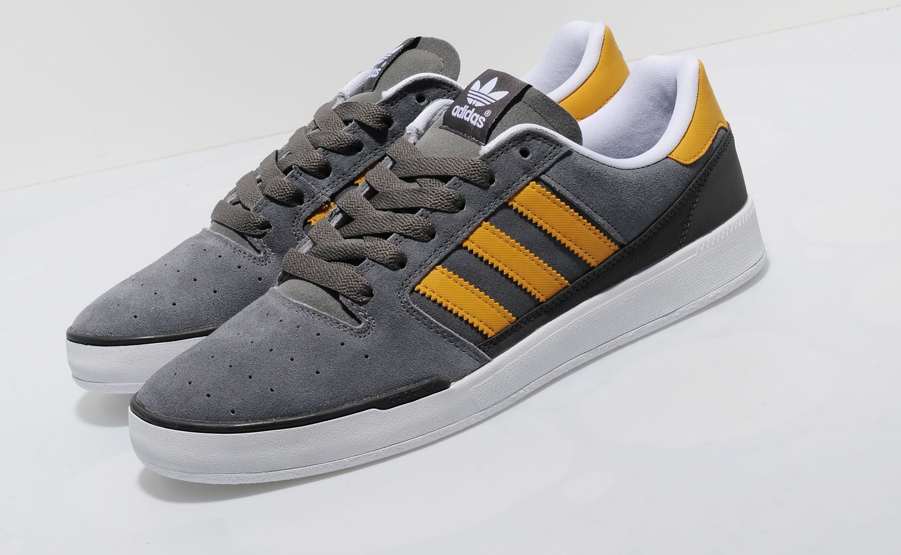 adidas Originals Pitch