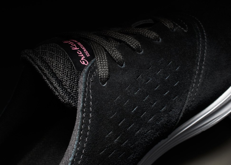 Koston-2-Black-Pink-Perf_detail