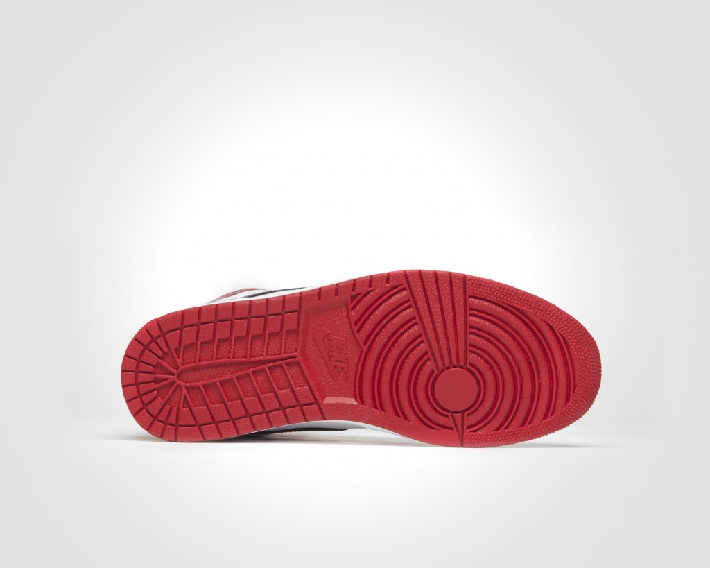 Air Jordan 1 OG 'Black Toe'