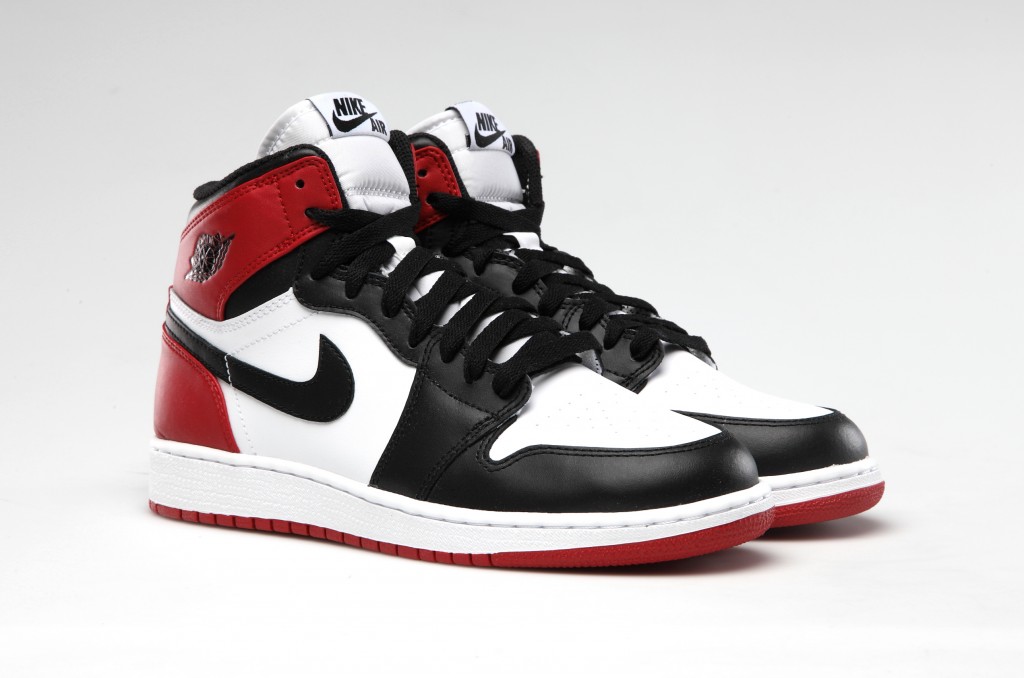 Air Jordan 1 OG 'Black Toe'