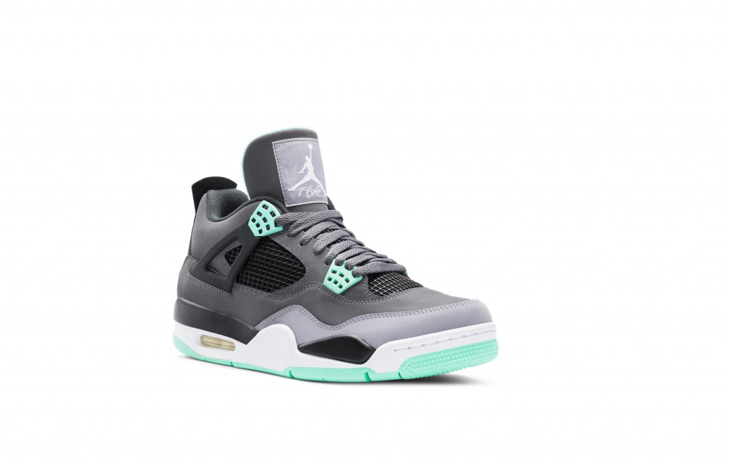 FA13_308497033_Air_Jordan_4_Retro_Front_2024x1288