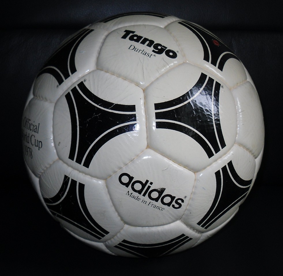 adidas-tango-durlast-1978-fifa-world-cup-argentina-made-in-france-soccer-football-official-4.jpg-1381441201