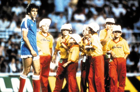 467x308_1982_football-466x308