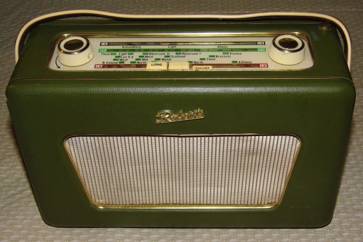 Vintage_Roberts_Portable_Transistor_Radio,_Model_R500,_Multi-Band_-_MW-LW-SW,_7_Transistors,_Made_In_Great_Britain,_Circa_1963_(13223583534)