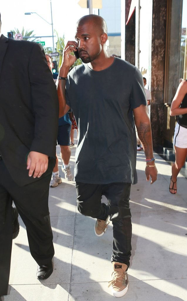 kanye-west-wtaps-vans-vault-sk8-hi-og-olive-03