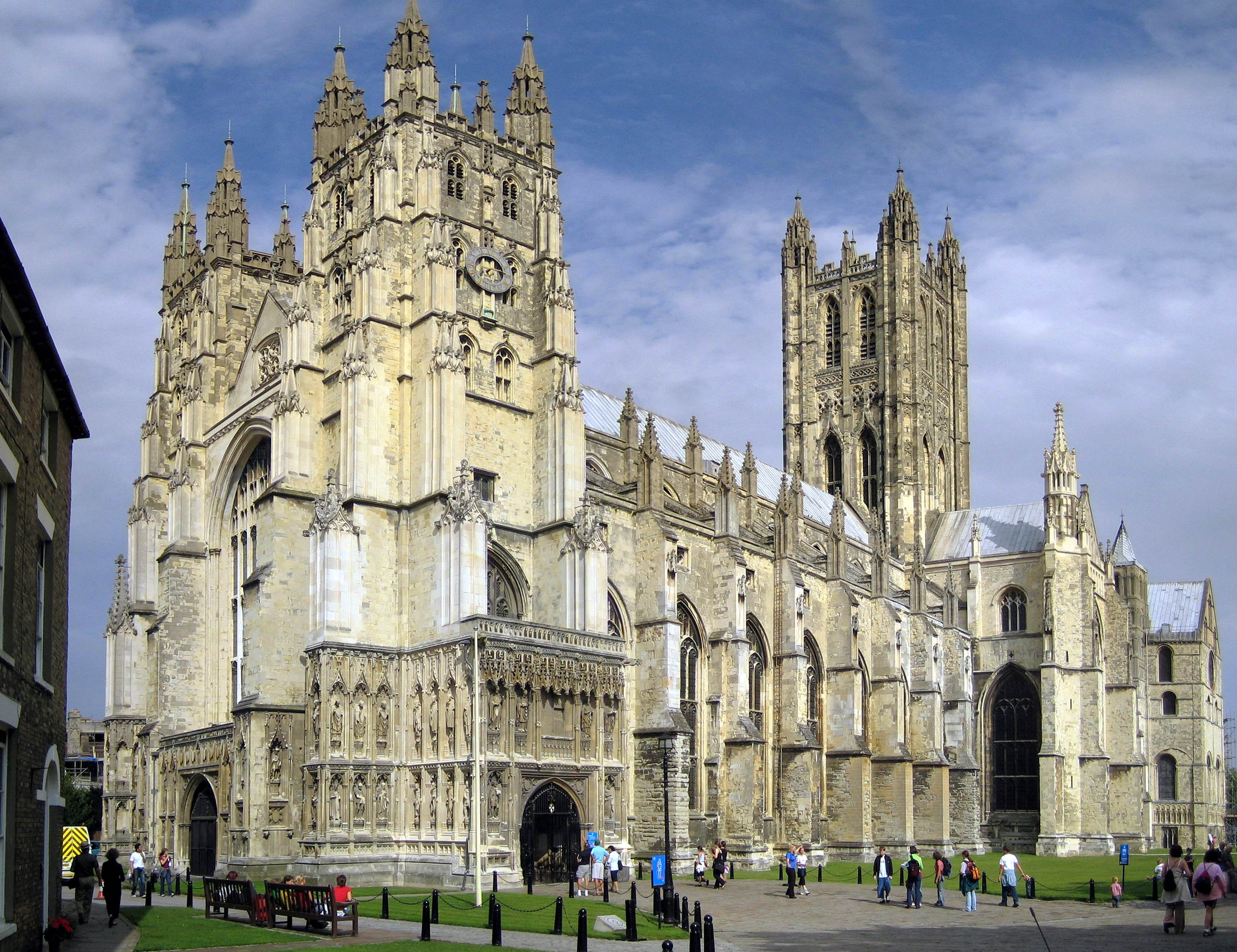 Canterbury_Cathedral_-_Portal_Nave_Cross-spire