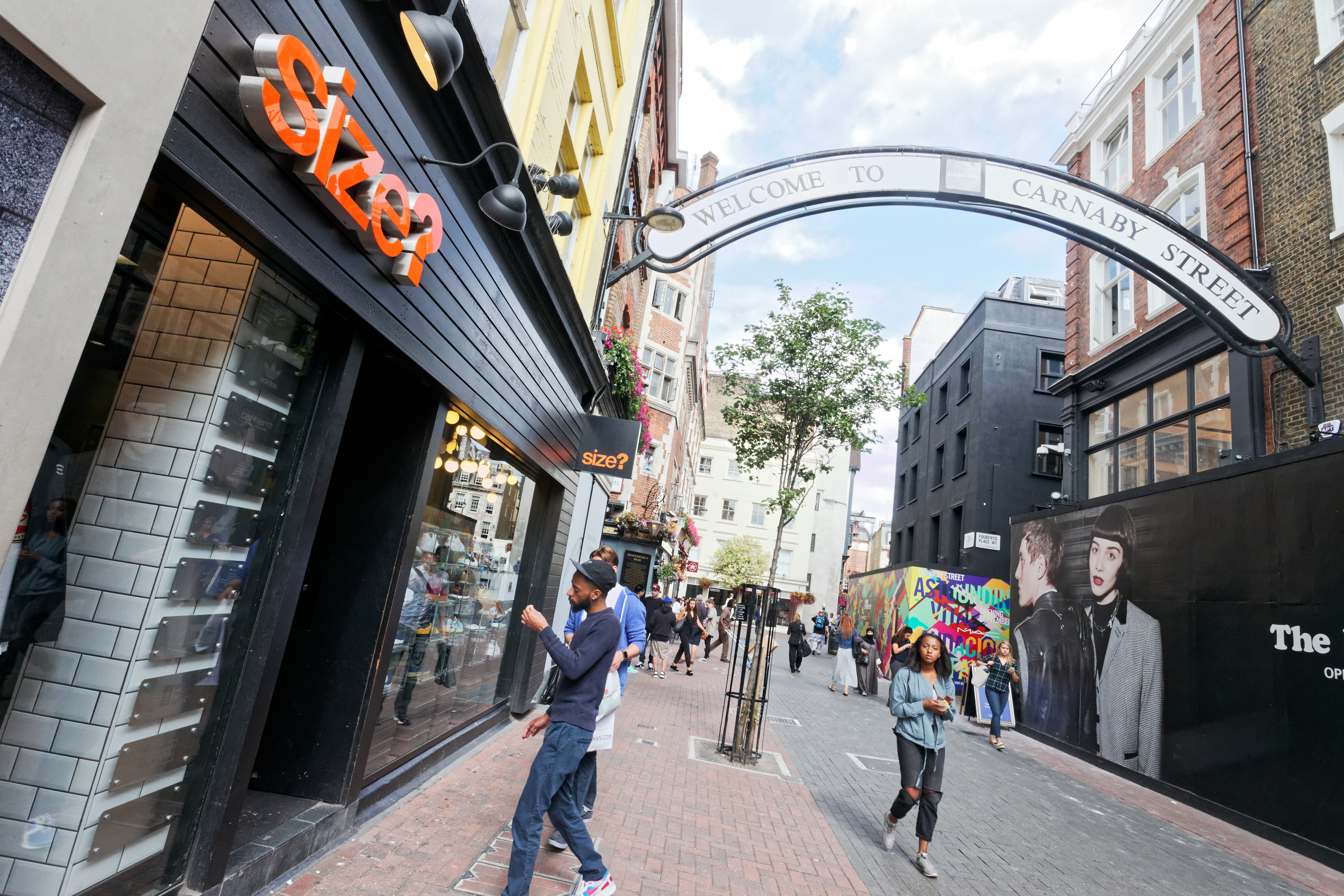 NB_Size_CarnabySt_01