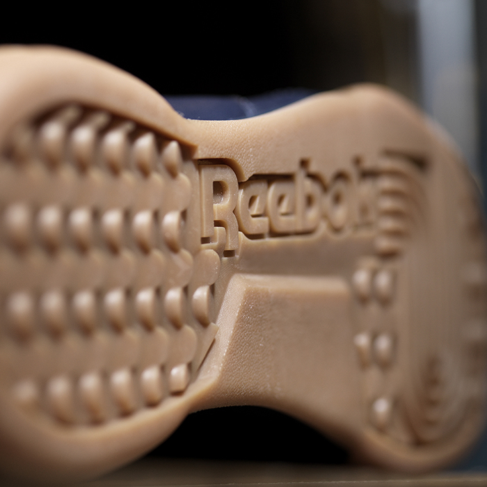 Reebok_Tumbled_Leather_Single_dark_detail_04_Sq