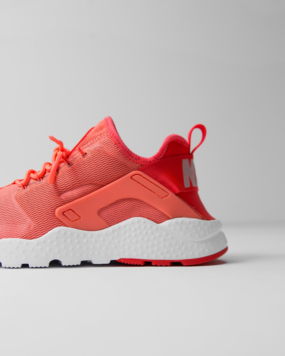 1217_Womens_Huarache_Burst_01