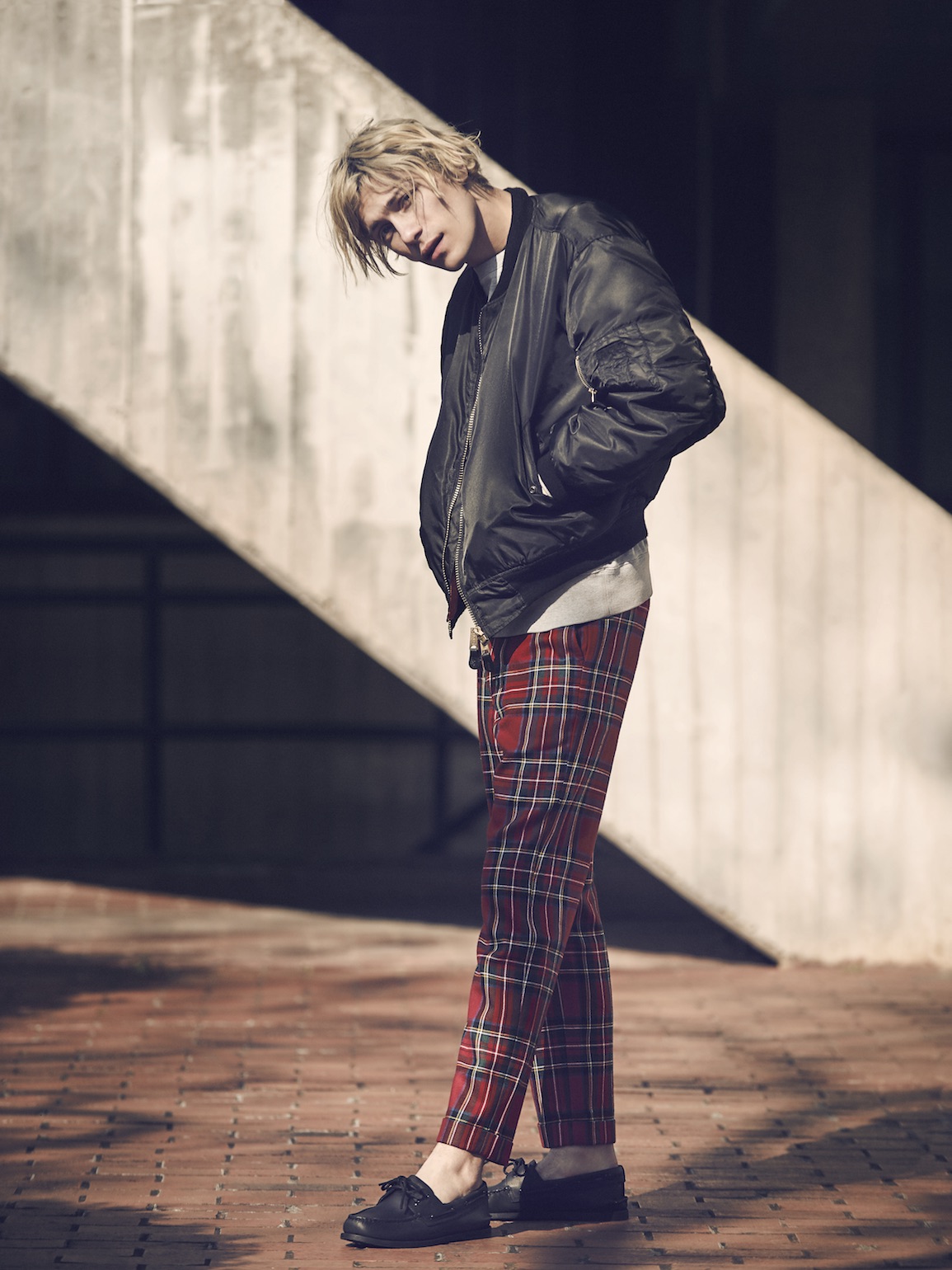 AO_2EYE_BLACK_01_094