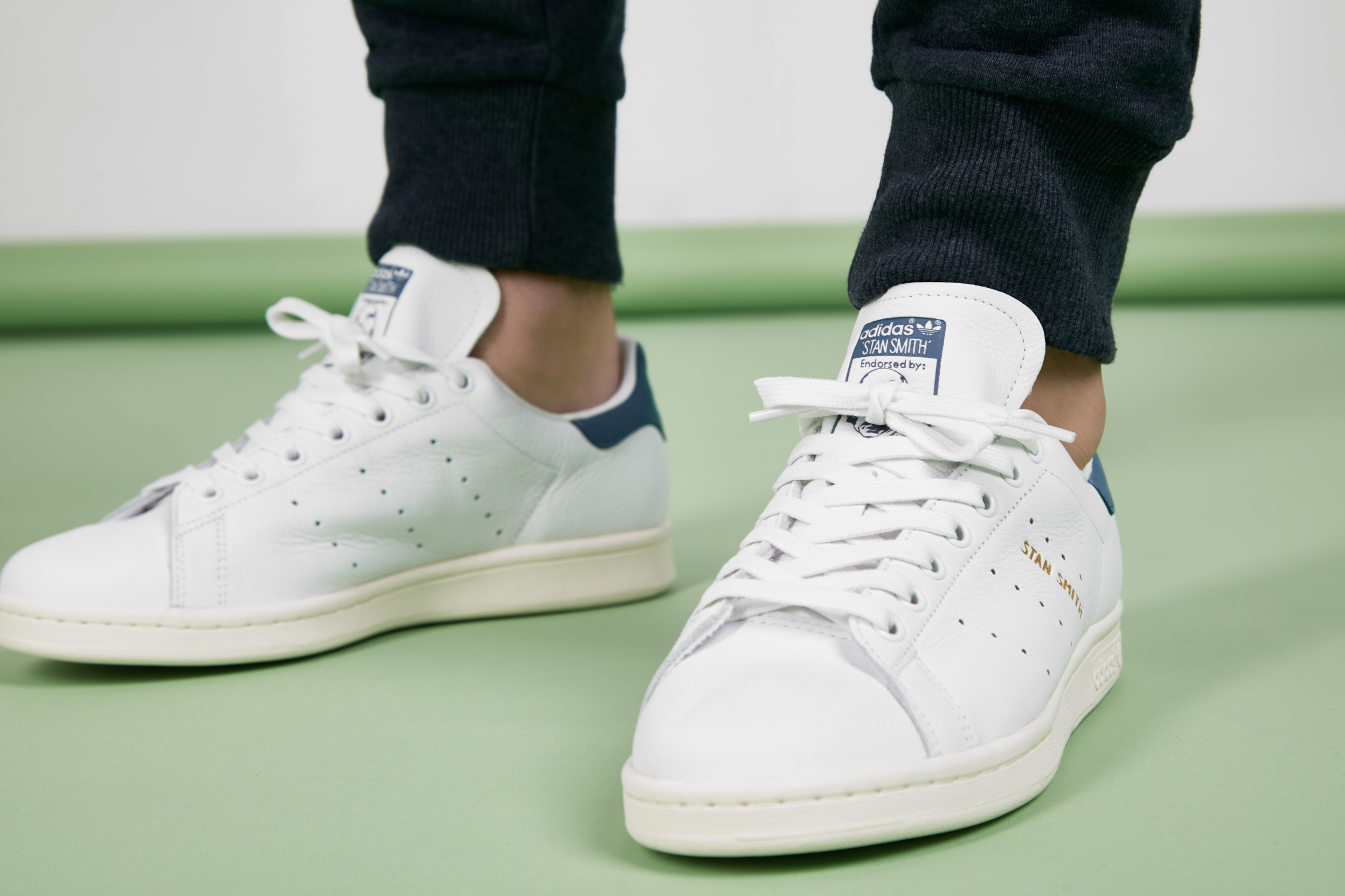 Wardrobe_staples_tennis_shoes_size-18