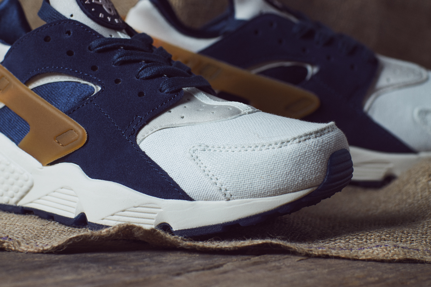 Nike_Ale_Brown_Pack_size_hq-18