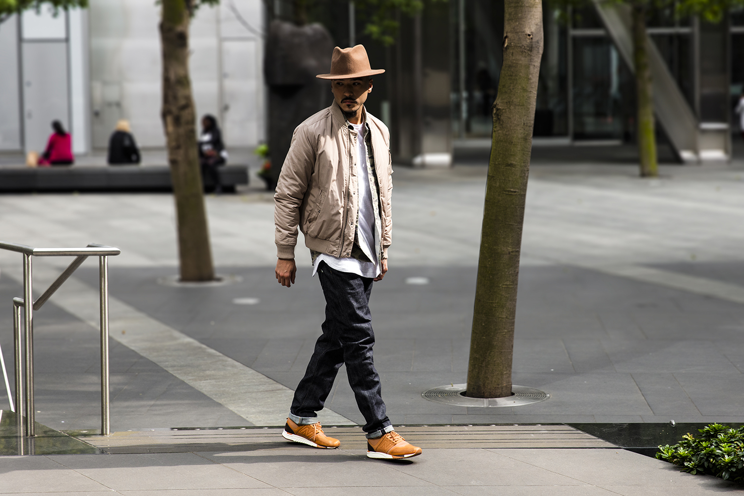 nb_247_lux_mrl247ta_pm_fullbody_london_sq