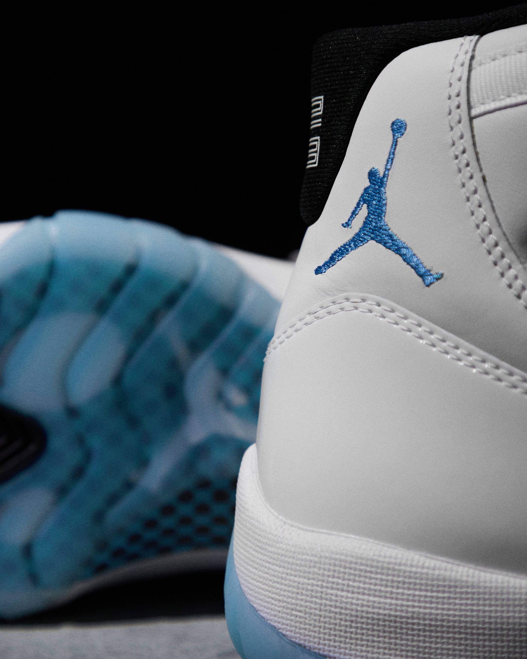 Air Jordan 11 'Legend Blue'