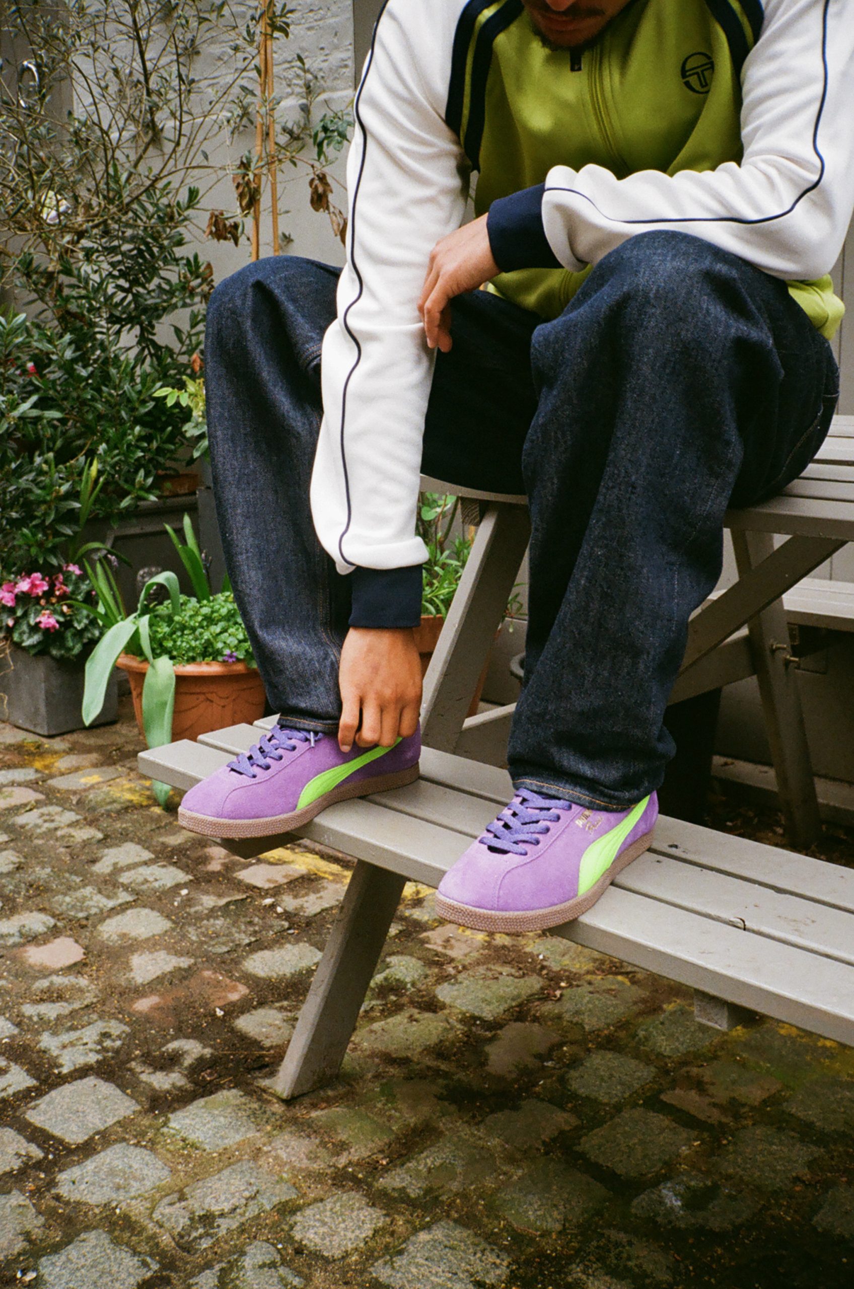 Person wearing PUMA Brasil - size? exclusive sat on a bench