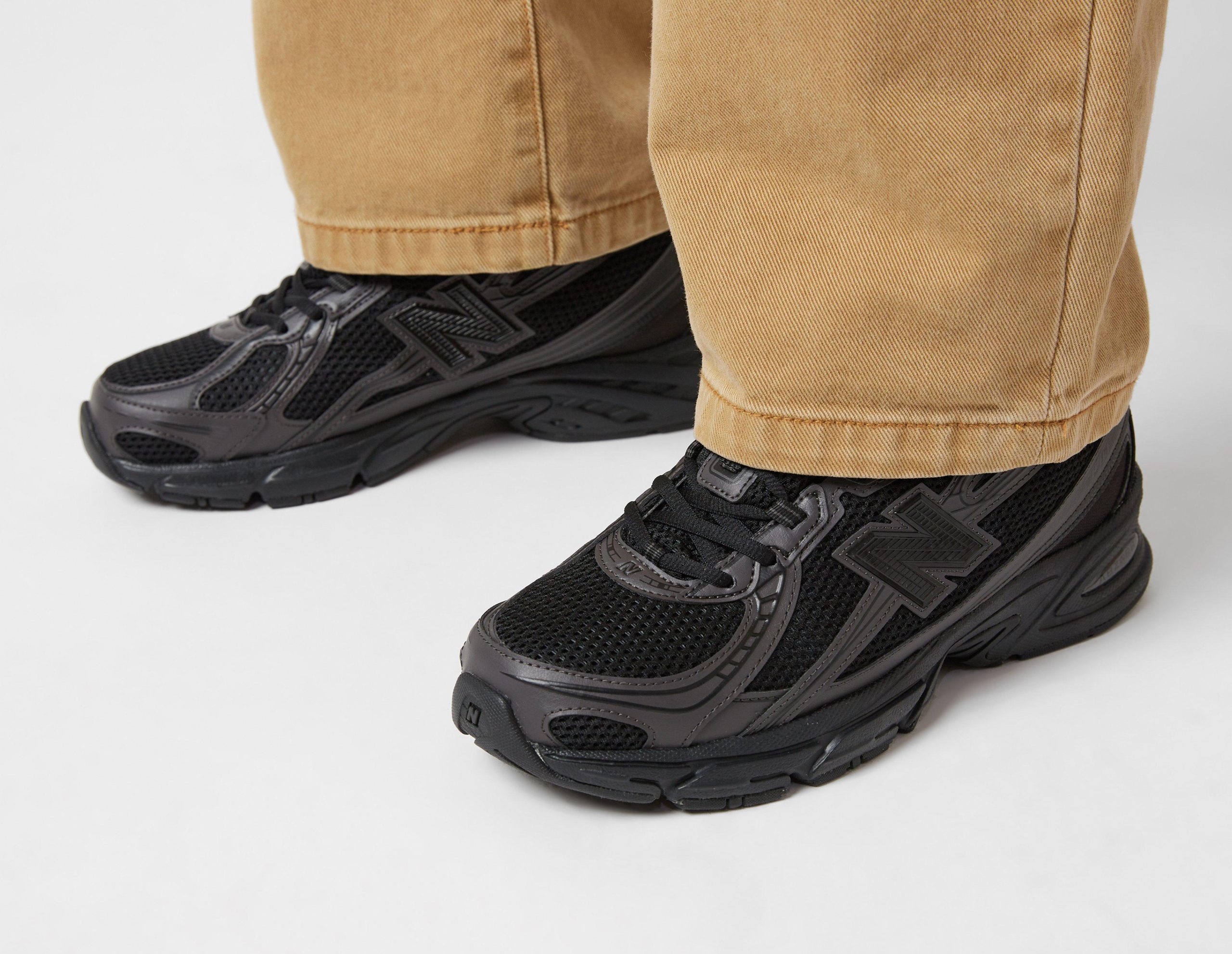 New Balance 740 black